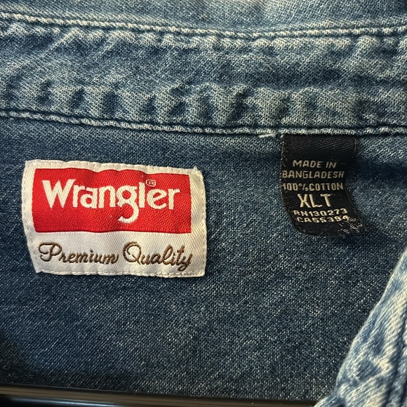 Wrangler denim button down size XLT - Picture 3 of 4